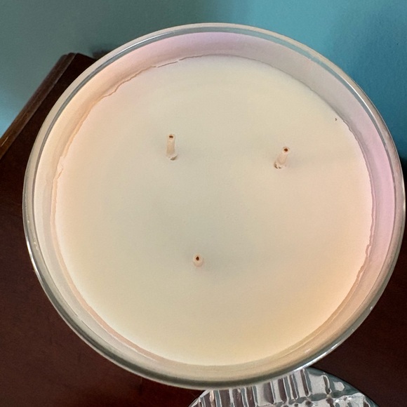 Bath & Body Works Strawberry Daiquiri Scented 3 Wick Candle 14.5oz New - Picture 3 of 6